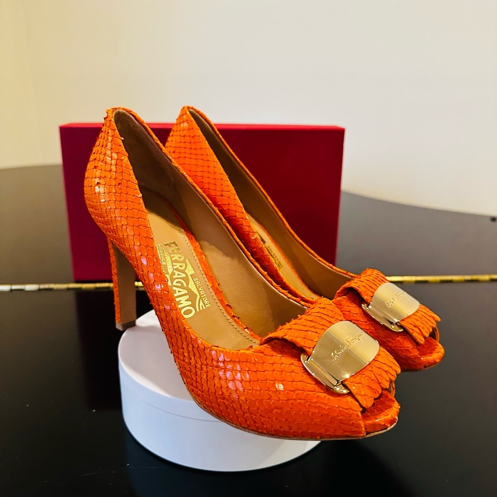 NWT Luxury Classic Chic RARE Authentic Salvatore Ferragamo Orange Python Pumps - Picture 12 of 17